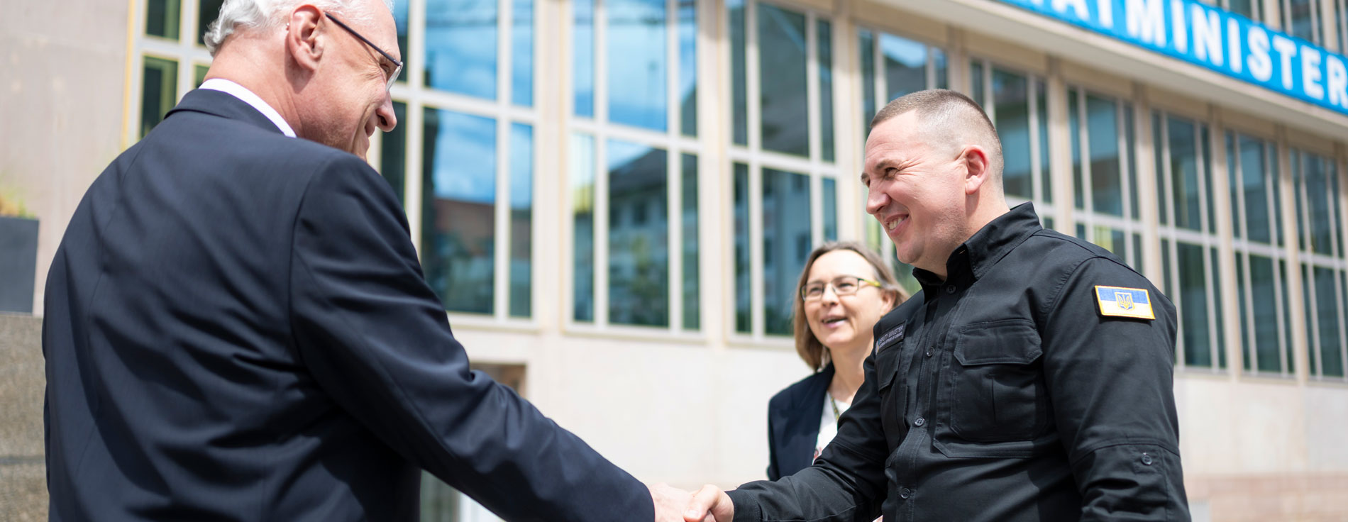 Handshake: Herrmann und Teteria